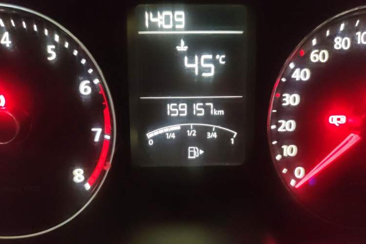 Used Volkswagen Lavida 2013 Revised Version 1.4 TSI Manual Comfort Edition Odometer Close Up