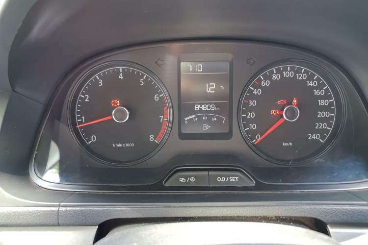 Used Volkswagen Lavida 2013 Revised Classic 1.6L Manual Fashion Edition Odometer Close Up