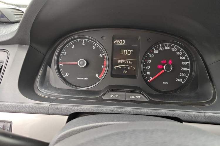 Used Volkswagen Lavida 2013 Revised Classic 1.6L Manual Fashion Edition Odometer Close Up