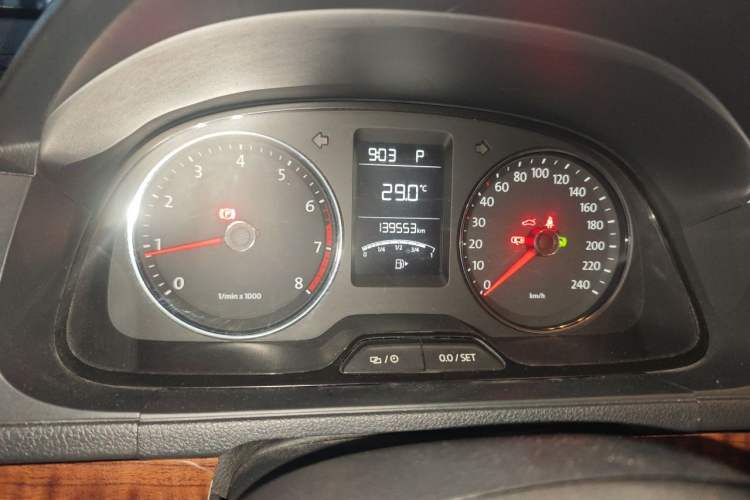 Used Volkswagen Lavida 2013 Revised Version 1.4 TSI DSG Comfort Edition Odometer Close Up