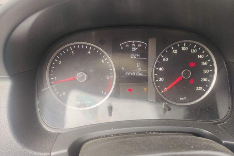Used Volkswagen Lavida 2013 Classic 1.6L Manual Fashion Edition Odometer Close Up