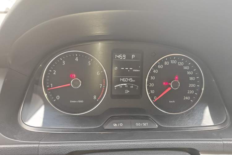 Used Volkswagen Lavida 2013 Revised Version 1.4 TSI DSG Comfort Edition Odometer Close Up