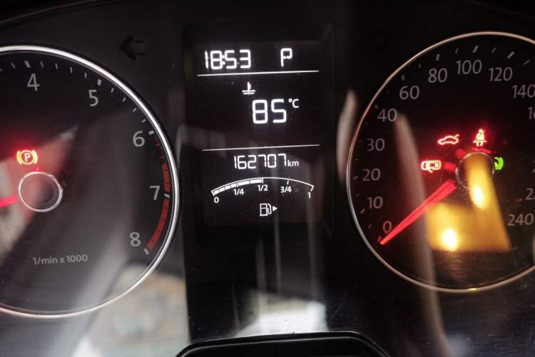 Used Volkswagen Lavida 2013 Restyled Classic 1.6L Automatic Comfort Edition Odometer Close Up