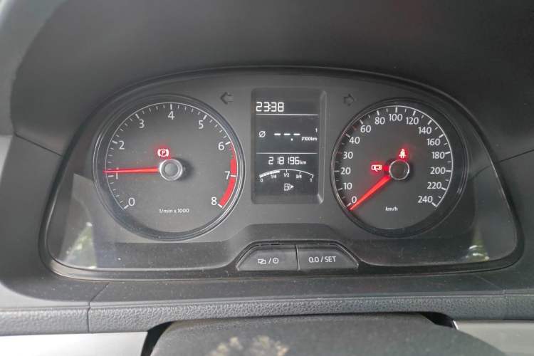 Used Volkswagen Lavida 2013 Revised Classic 1.6L Manual Fashion Edition Odometer Close Up