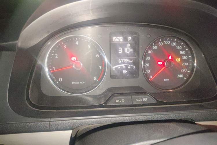Used Volkswagen Lavida 2013 Restyled Classic 1.6L Automatic Comfort Edition Odometer Close Up