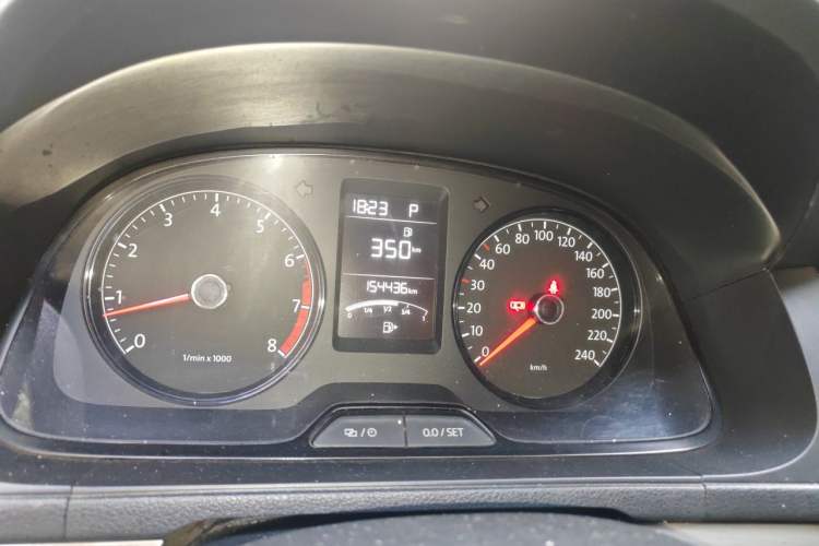 Used Volkswagen Lavida 2013 Revised Classic 1.6L Automatic Fashion Edition Odometer Close Up