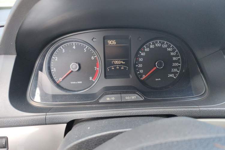 Used Volkswagen Lavida 2013 Revised Classic 1.6L Automatic Fashion Edition Odometer Close Up