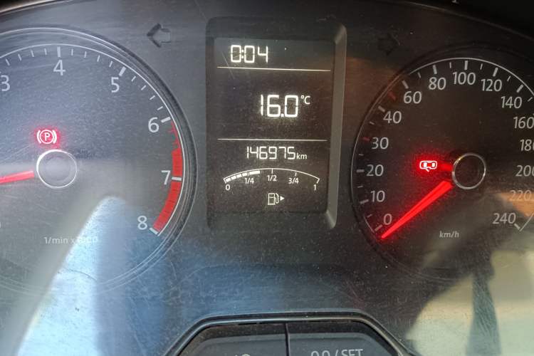 Used Volkswagen Lavida 2013 Revised Classic 1.6L Manual Fashion Edition Odometer Close Up