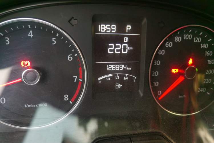 Used Volkswagen Lavida 2013 1.6L Automatic Comfort Edition Odometer Close Up