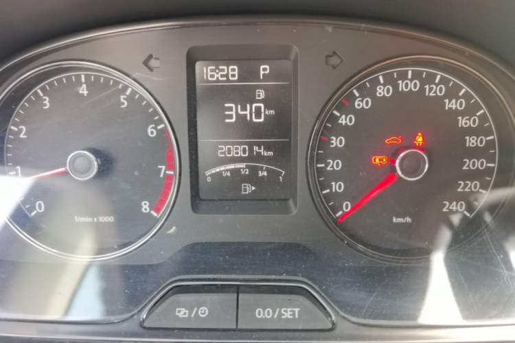 Used Volkswagen Lavida 2013 Revised Classic 1.6L Automatic Fashion Edition Odometer Close Up