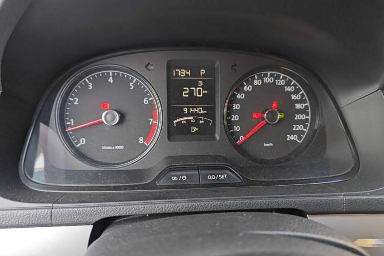 Used Volkswagen Lavida 2013 Revised Classic 1.6L Automatic Fashion Edition Odometer Close Up