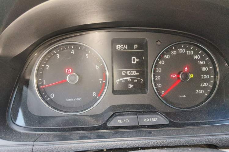 Used Volkswagen Lavida 2013 1.4TSI DSG Comfort Edition Odometer Close Up