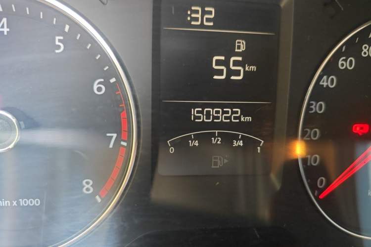 Used Volkswagen Lavida 2013 Revised Version 1.4 TSI Manual Comfort Edition Odometer Close Up