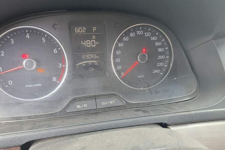 Used Volkswagen Lavida 2013 Revised Version 1.4 TSI DSG Comfort Edition Odometer Close Up