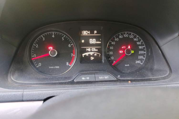 Used Volkswagen Lavida 2013 Revised Classic 1.6L Automatic Fashion Edition Odometer Close Up