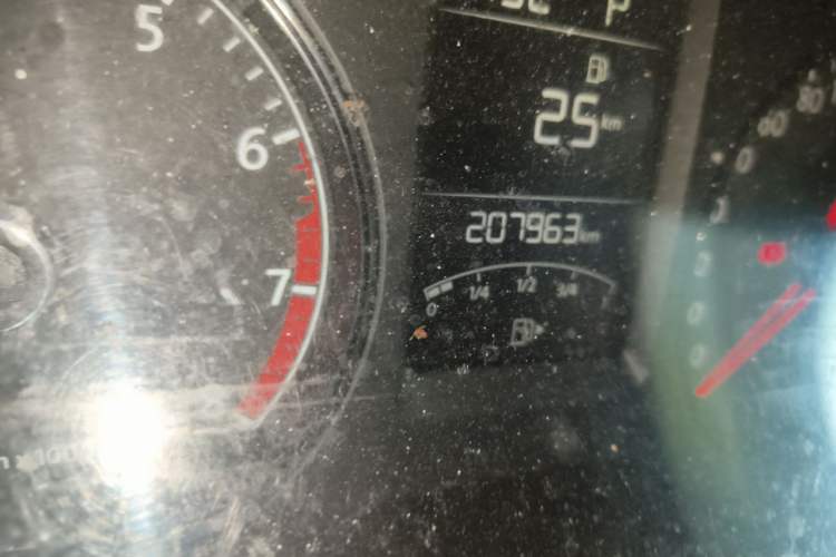Used Volkswagen Lavida 2013 1.6L Automatic Fashion Edition Odometer Close Up
