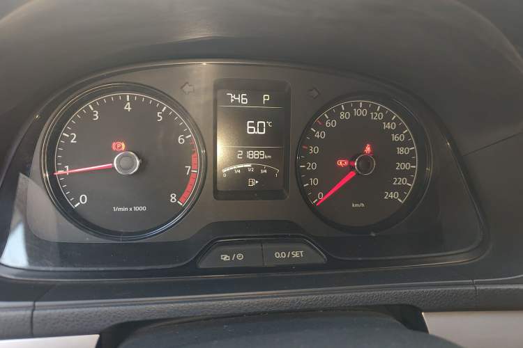 Used Volkswagen Lavida 2013 Revised Classic 1.6L Automatic Fashion Edition Odometer Close Up