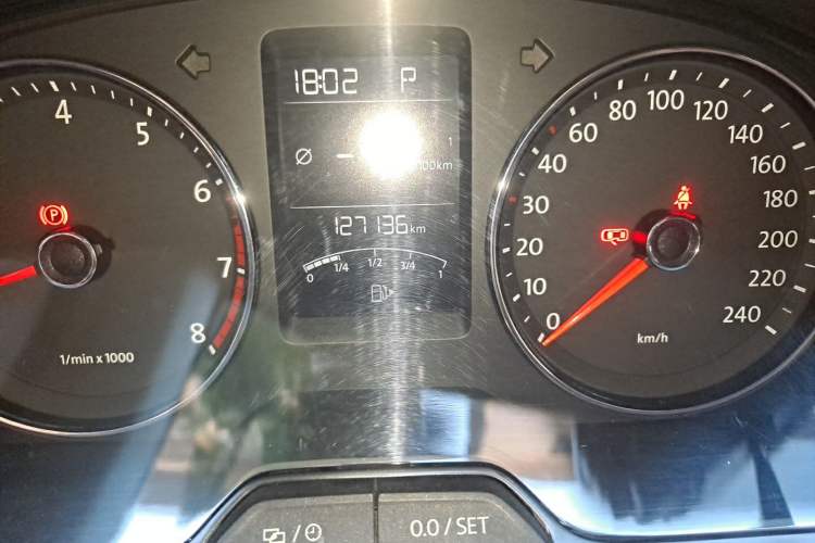 Used Volkswagen Lavida 2013 Revised Version 1.4 TSI DSG Comfort Edition Odometer Close Up