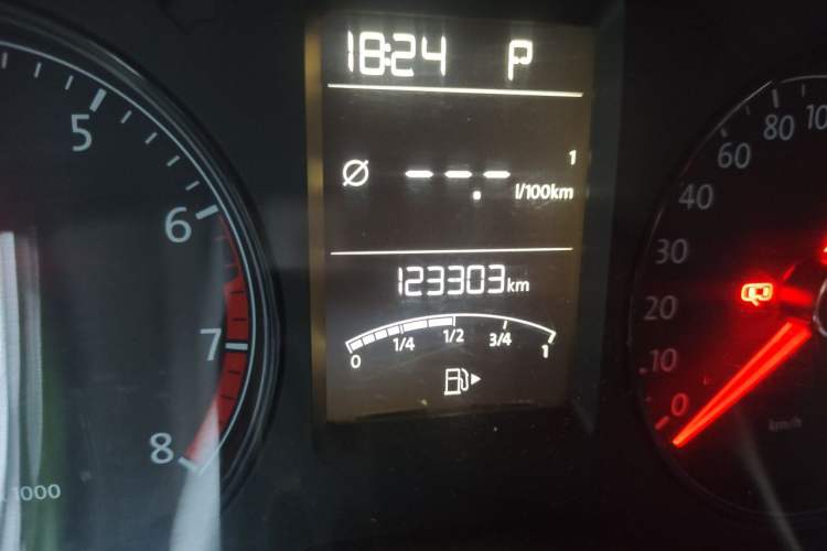 Used Volkswagen Lavida 2013 Revised Classic 1.6L Automatic Fashion Edition Odometer Close Up