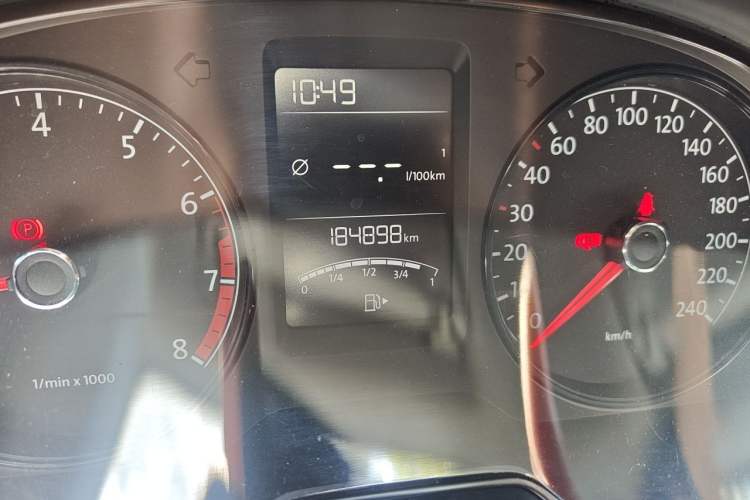 Used Volkswagen Lavida 2013 Revised Classic 1.6L Manual Fashion Edition Odometer Close Up