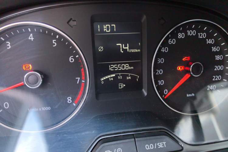Used Volkswagen Lavida 2013 Restyled Classic 1.6L Manual Comfort Edition Odometer Close Up