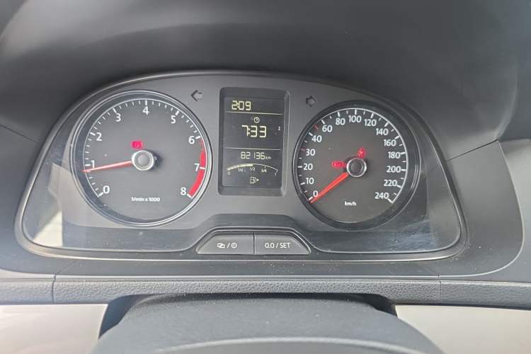 Used Volkswagen Lavida 2013 Revised Classic 1.6L Manual Fashion Edition Odometer Close Up