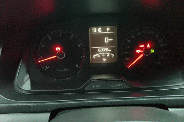 Used Volkswagen Lavida 2013 Revised Classic 1.6L Automatic Fashion Edition Odometer Close Up