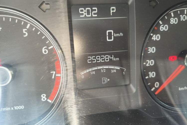 Used Volkswagen Lavida 2013 Revised Classic 1.6L Automatic Fashion Edition Odometer Close Up