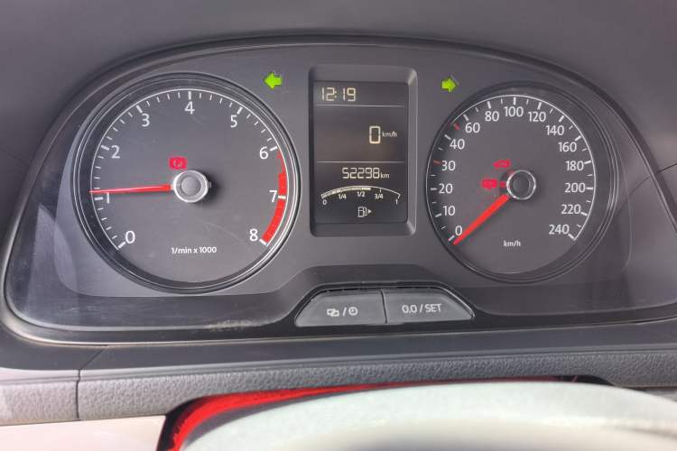 Used Volkswagen Lavida 2013 Revised Classic 1.6L Manual Fashion Edition Odometer Close Up
