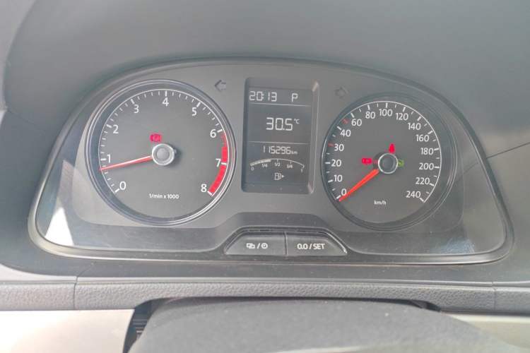 Used Volkswagen Lavida 2013 Revised Classic 1.6L Automatic Fashion Edition Odometer Close Up