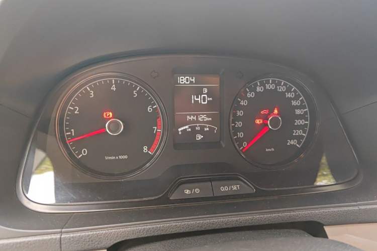 Used Volkswagen Lavida 2013 Revised Classic 1.6L Manual Fashion Edition Odometer Close Up