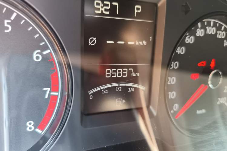 Used Volkswagen Lavida 2013 Revised Classic 1.6L Automatic Fashion Edition Odometer Close Up