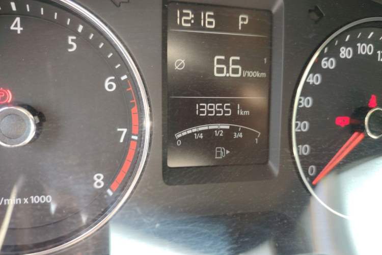 Used Volkswagen Lavida 2013 Revised Version 1.4 TSI DSG Comfort Edition Odometer Close Up