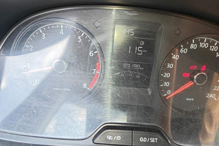 Used Volkswagen Lavida 2013 Revised Classic 1.6L Manual Fashion Edition Odometer Close Up