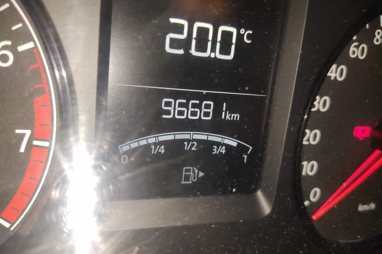 Used Volkswagen Lavida 2013 Revised Classic 1.6L Manual Fashion Edition Odometer Close Up