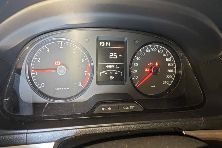 Used Volkswagen Lavida 2013 Revised Classic 1.6L Manual Fashion Edition Odometer Close Up