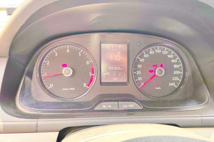 Used Volkswagen Lavida 2013 Revised Classic 1.6L Automatic Fashion Edition Odometer Close Up