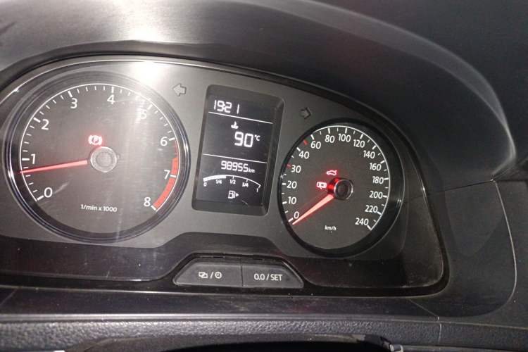 Used Volkswagen Lavida 2013 Revised Classic 1.6L Manual Fashion Edition Odometer Close Up