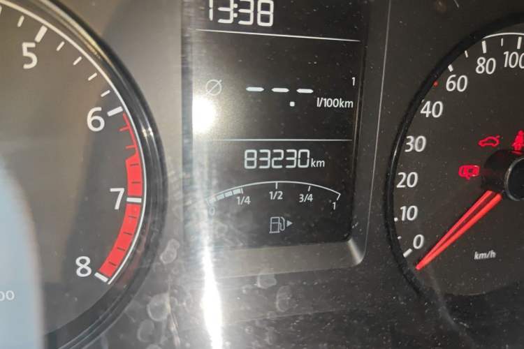 Used Volkswagen Lavida 2013 Revised Classic 1.6L Manual Fashion Edition Odometer Close Up