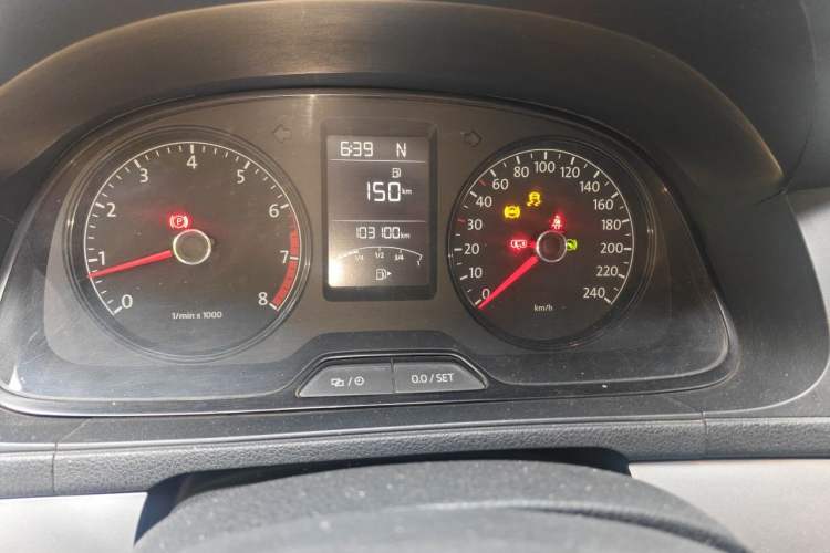 Used Volkswagen Lavida 2013 Revised Classic 1.6L Automatic Fashion Edition Odometer Close Up