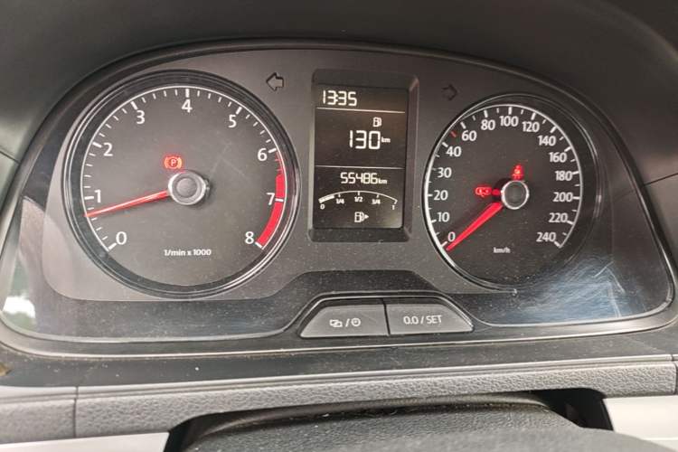 Used Volkswagen Lavida 2013 Revised Classic 1.6L Manual Fashion Edition Odometer Close Up