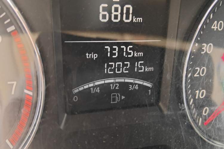 Used Volkswagen Lavida 2013 1.4TSI DSG Comfort Edition Odometer Close Up