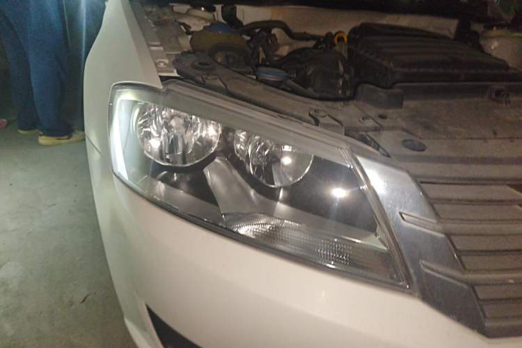 Used Volkswagen Lavida 2013 Revised Classic 1.6L Automatic Fashion Edition Right Front Headlight