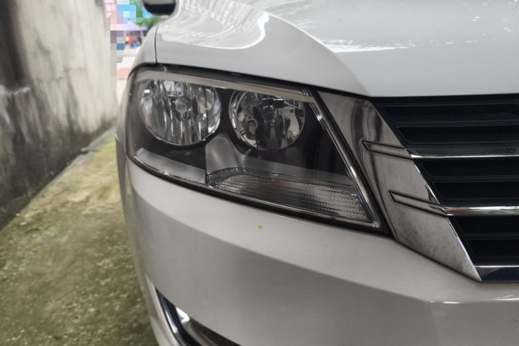 Used Volkswagen Lavida 2013 Restyled Classic 1.6L Manual Comfort Edition Right Front Headlight