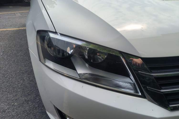 Used Volkswagen Lavida 2013 Restyled Classic 1.6L Automatic Comfort Edition Right Front Headlight