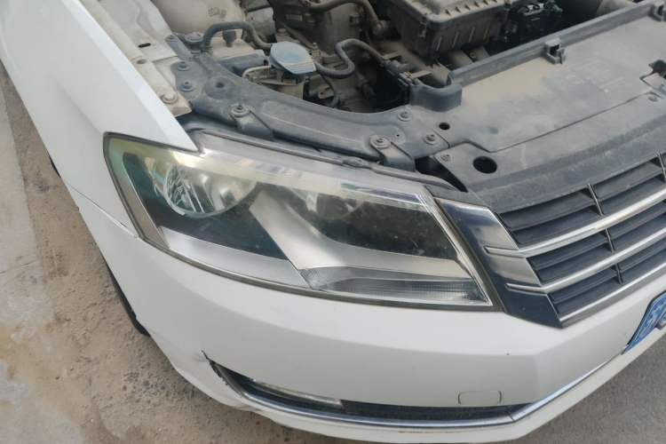 Used Volkswagen Lavida 2013 1.6L Automatic Comfort Edition Right Front Headlight