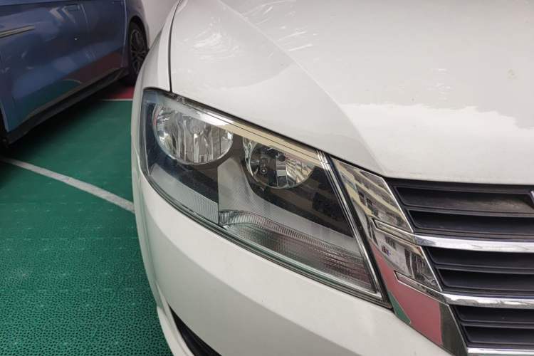Used Volkswagen Lavida 2013 Revised Classic 1.6L Automatic Fashion Edition Right Front Headlight