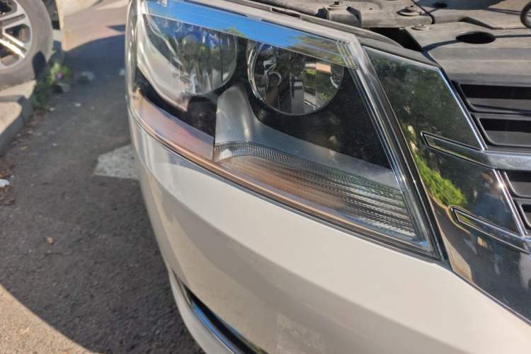 Used Volkswagen Lavida 2013 Restyled Classic 1.6L Automatic Comfort Edition Right Front Headlight