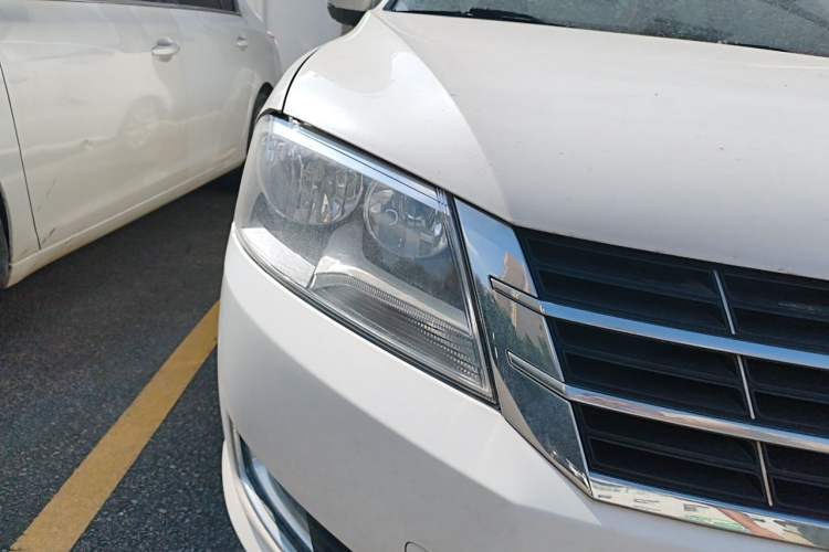 Used Volkswagen Lavida 2013 Restyled Classic 1.6L Manual Comfort Edition Right Front Headlight