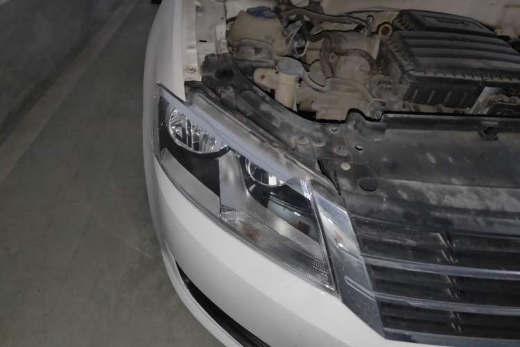 Used Volkswagen Lavida 2013 Revised Classic 1.6L Automatic Fashion Edition Right Front Headlight